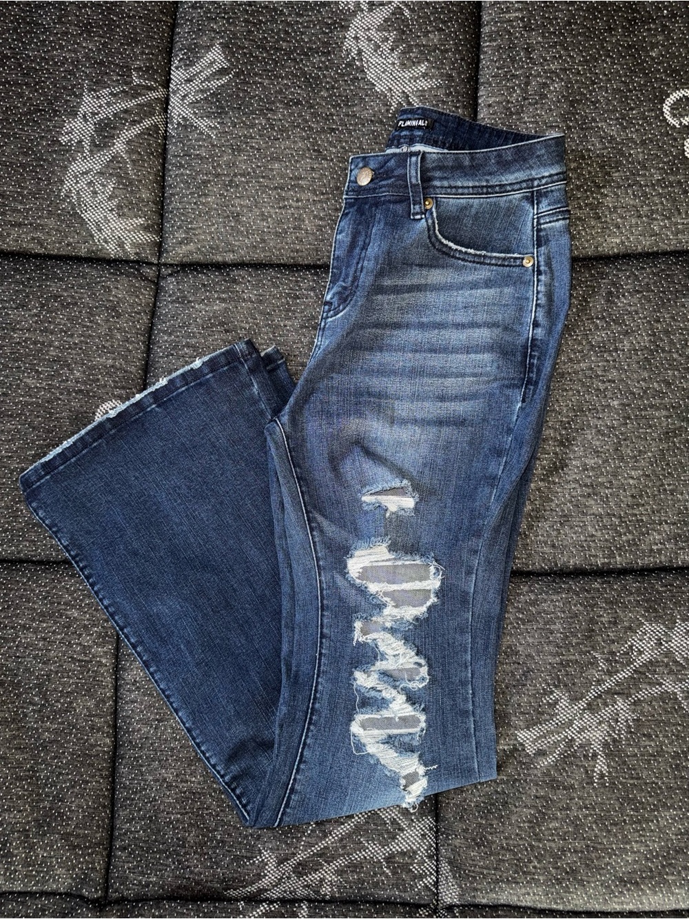 NWOT Flaminglas Dark Blue Distressed Women’s Jeans